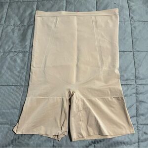 NWOT Spanx Sculpting High Waisted Mid Thigh Shorts - 3 Extra Large